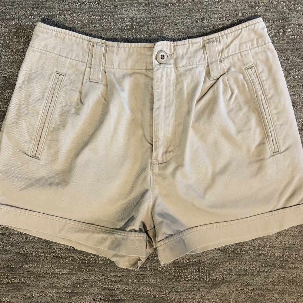 Beige Shorts - Super Cute - Front Pleats - Size 6 - Abercrombie & Fitch